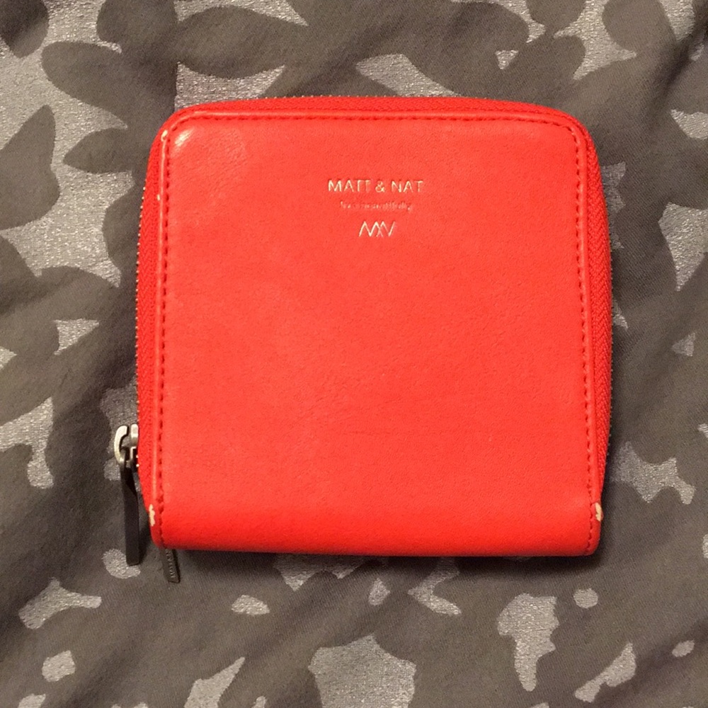 Matt & Nat Vegan Leather “Chubby” Wallet in Poppy